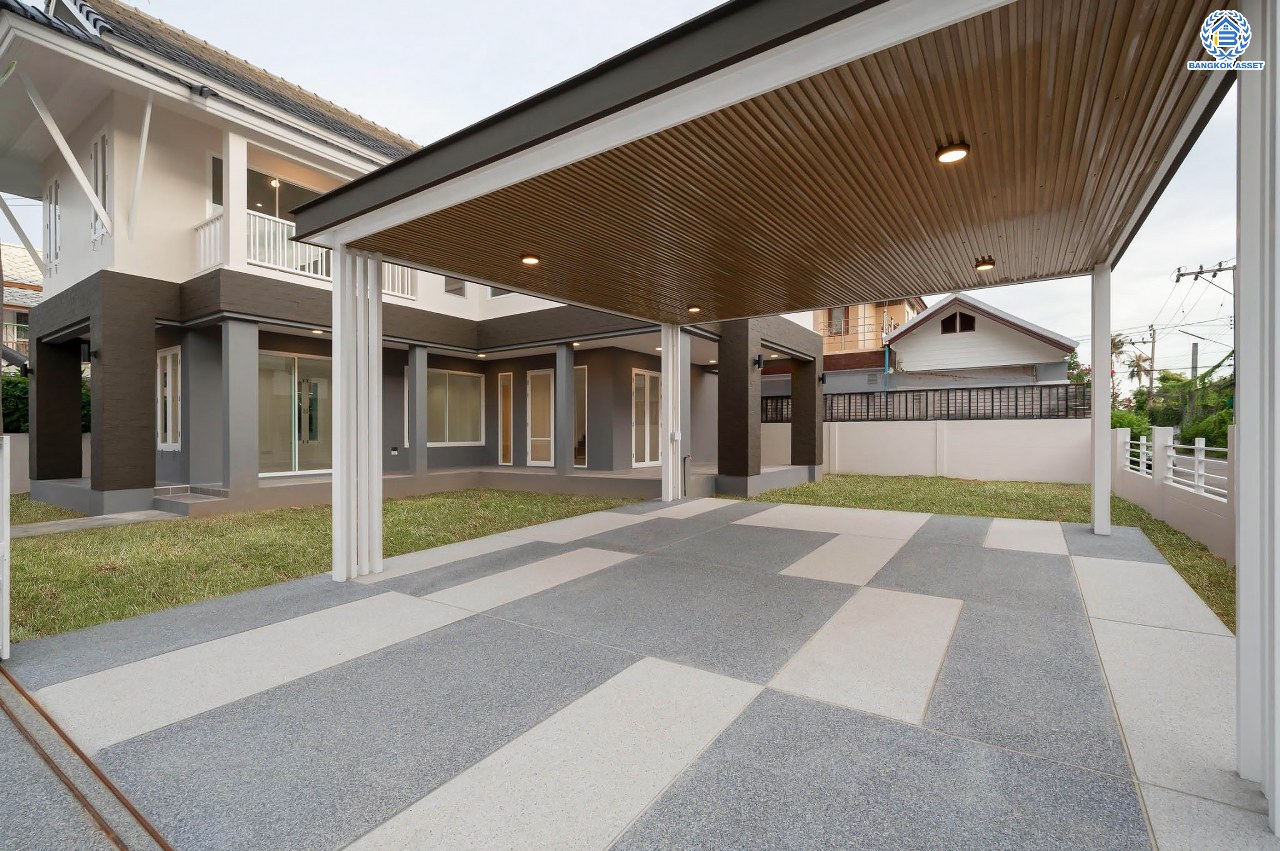 บ้านมือสองตกแต่งใหม่ โครงการ ปารวีร์ เพชรเกษม63 เนื้อที่ 82.4 ตร.ว. ฟังก์ชัน 3 ห้องนอน 4 ห้องน้ำ 1 ห้องแม่บ้าน 2 ที่จอดรถ บนพื้นที่ใช้สอย 244.52 ตร.ม. ทำเลศักยภาพ เชื่อมต่อหลายเส้นทาง ใกล้เดอะมอลล์บางแค จุดขึ้นทางด่วน "พระราม2" และรถไฟฟ้าสายสีน้ำเงิน "สถานีหลักสอง"